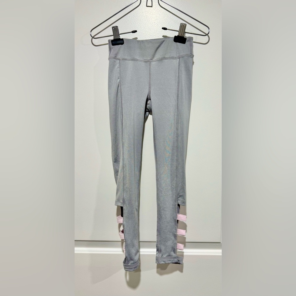 Girls light gray leggings. Pink striped cut out ankle detail.  7/8. Like new!